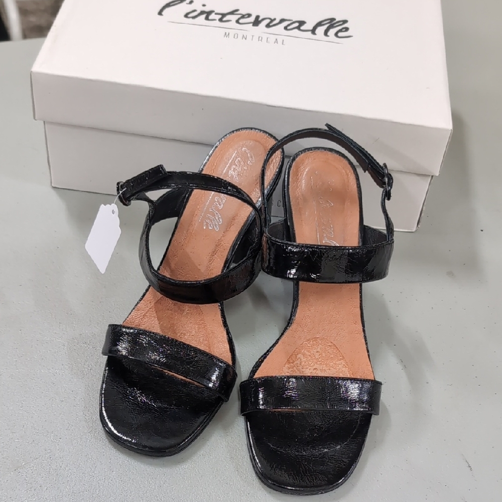 L'INTERVALLE Karmin Black Patent Leather Heeled Sandals
